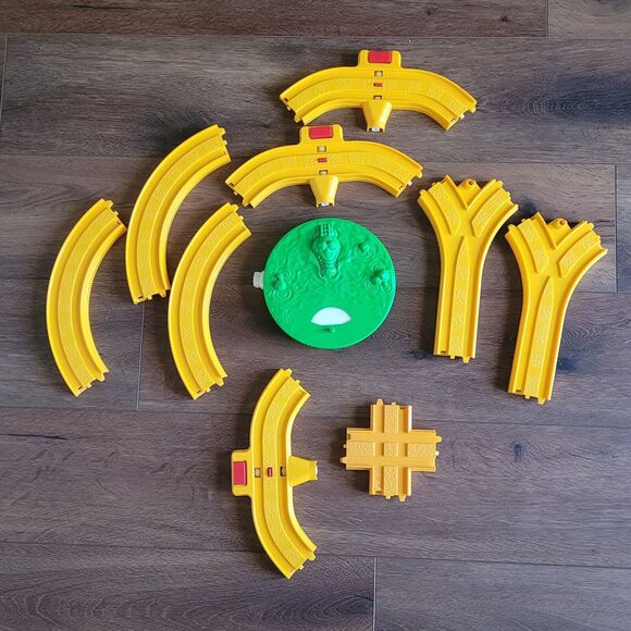 1986 Disneyland Playset Train Spinning River Boat Dock + Tracks Replacement READ - Picture 1 of 12